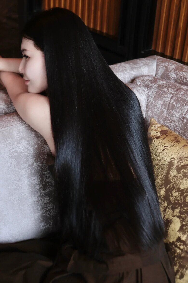 Một chế độ ăn uống cân bằng kết hợp chăm sóc tóc đúng cách sẽ là “bộ đôi hoàn hảo” giúp bạn nhanh chóng sở hữu mái tóc dài, dày và suôn mượt.