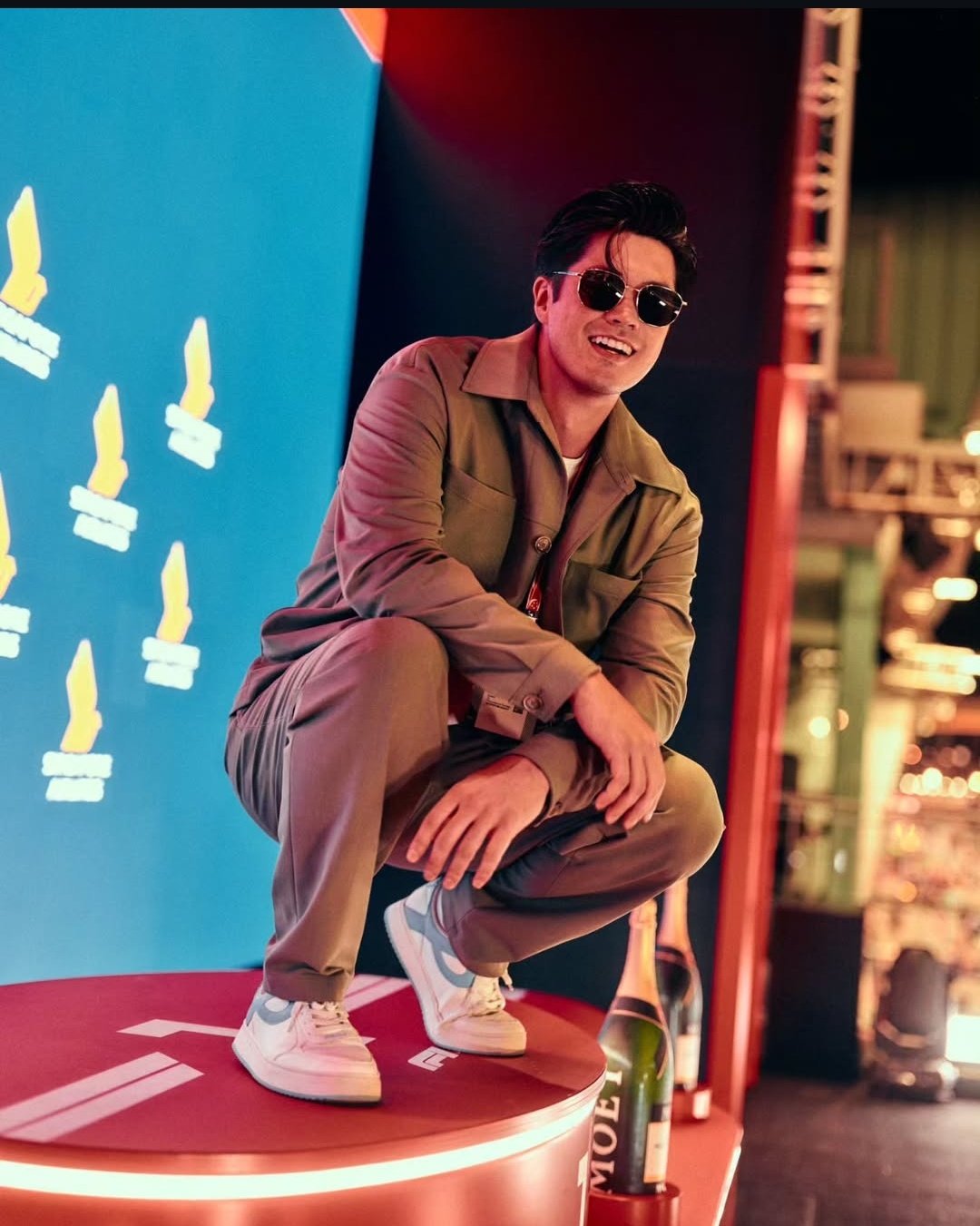 Lisa (BLACKPINK) bất ngờ bị “tóm” hẹn hò trai lạ ở Singapore- Ảnh 6.