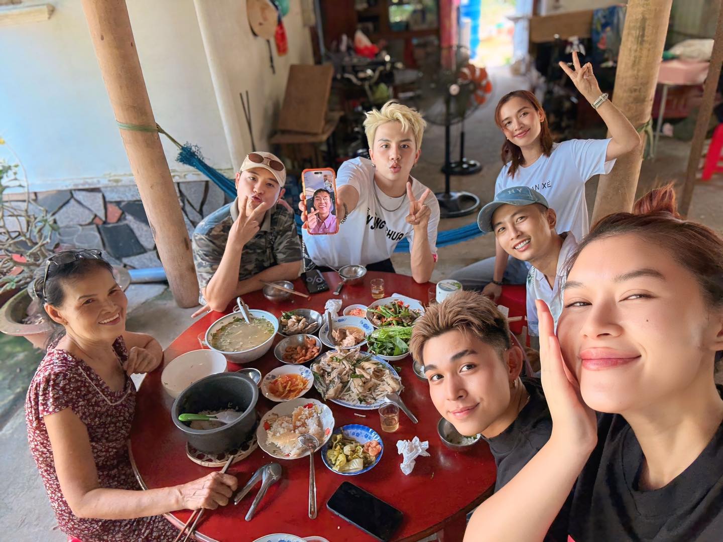 1 thành viên trong Gia đình Haha đang bị cô lập?- Ảnh 6.