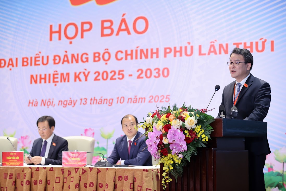 Quyền Bộ trưởng Trần Đức Thắng: Hoàn thành 100% dữ liệu đất đai vào 2026 với từng lô đất, thửa đất 2 Quyền Bộ trưởng Trần Đức Thắng: Hoàn thành 100% dữ liệu đất đai vào 2026 với từng lô đất, thửa đất - Ảnh 3.