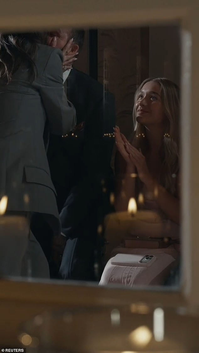 Victoria Beckham mượn chuyện để 