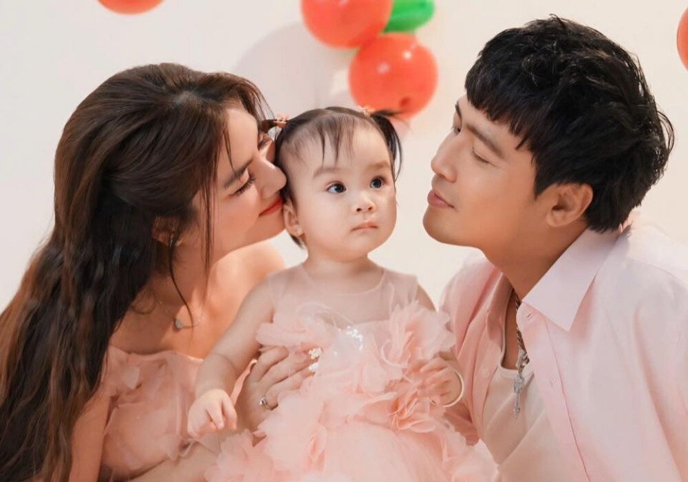 Vợ chồng Kha Ly - Thanh Duy có con gái đầu lòng là bé Lita.