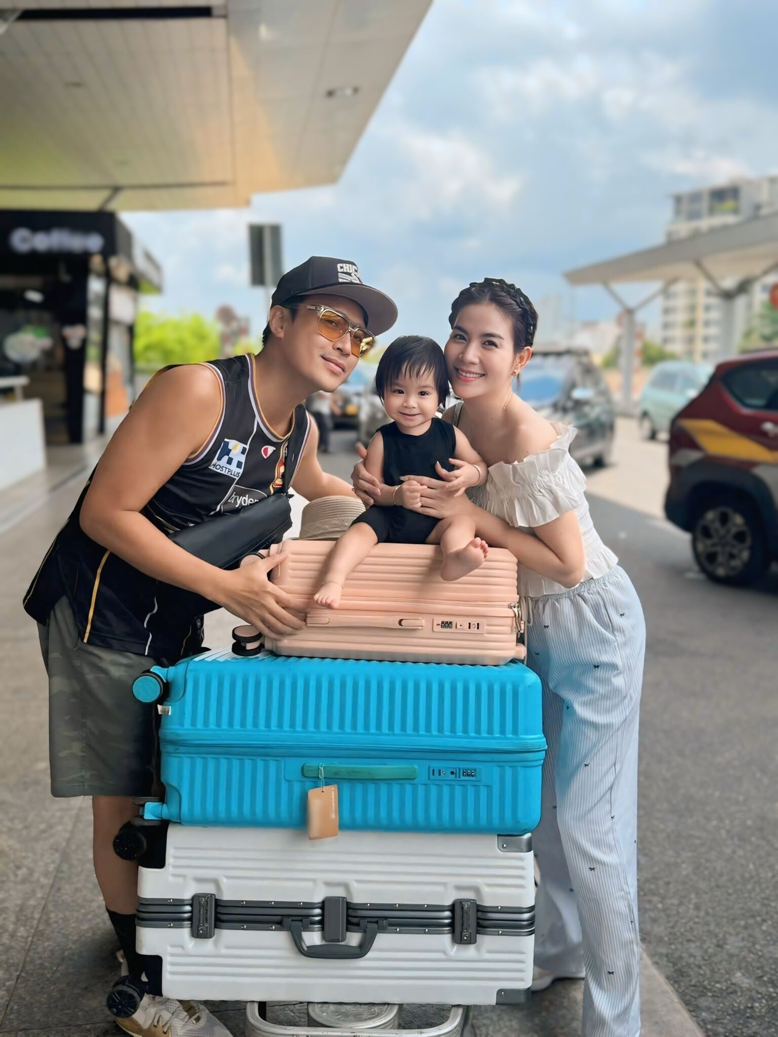 Vợ chồng Kha Ly - Thanh Duy đang chuẩn bị đưa con gái đi du lịch nước ngoài.