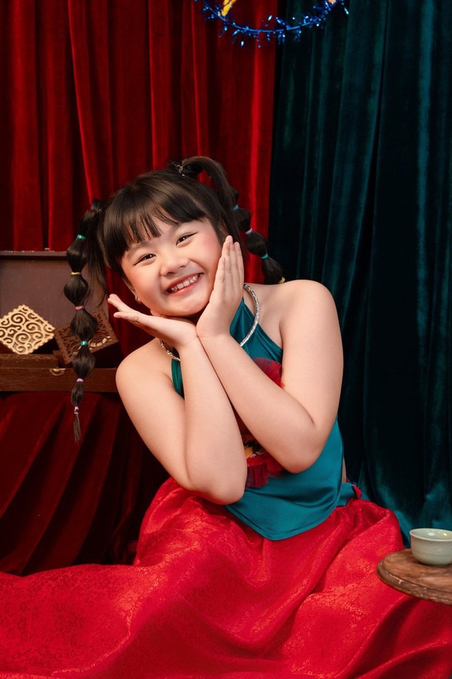 Trung thu của các con sao Việt: Cặp song sinh nhà Phương Oanh cùng mẹ phá cỗ, quý tử Trường Giang lộ rõ vẻ điển trai- Ảnh 6.