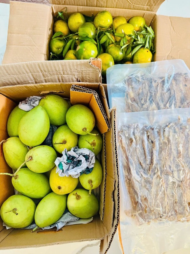 Trung thu của các con sao Việt: Cặp song sinh nhà Phương Oanh cùng mẹ phá cỗ, quý tử Trường Giang lộ rõ vẻ điển trai- Ảnh 16.