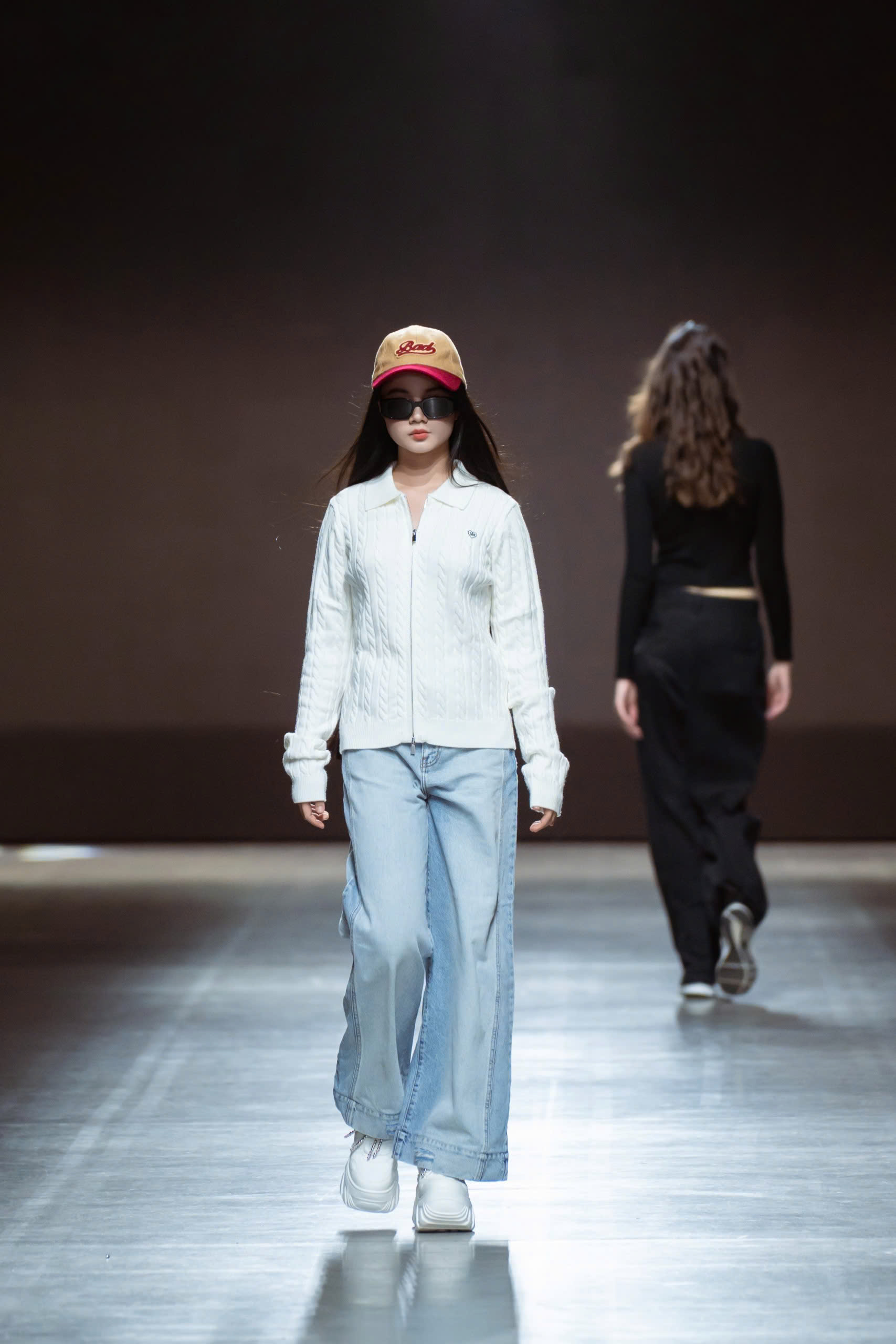 Mẫu Teen Maika Ngọc Khánh sải bước tại tuần lễ thời trang Milan Fashion Week 2025- Ảnh 1.