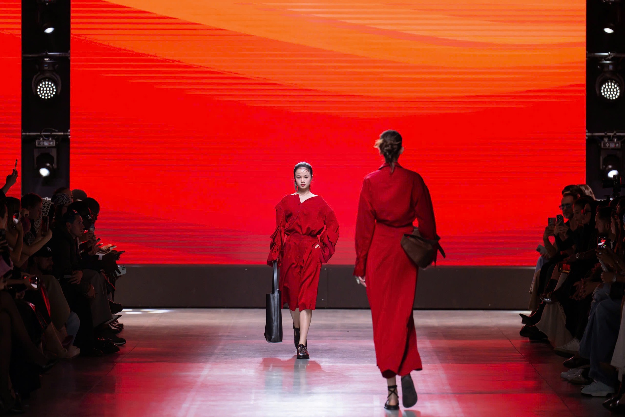 Mẫu Teen Maika Ngọc Khánh sải bước tại tuần lễ thời trang Milan Fashion Week 2025- Ảnh 5.