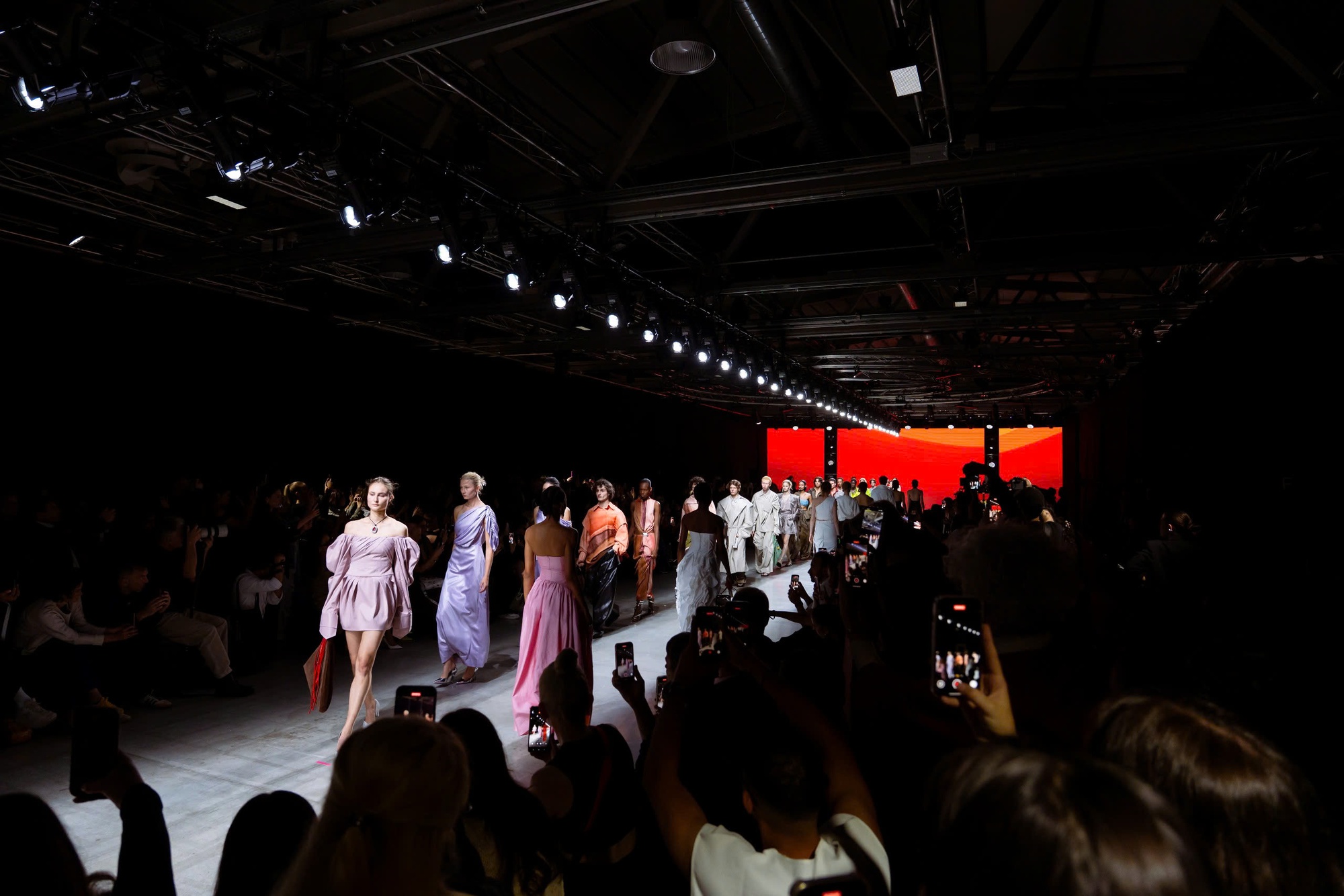 Mẫu Teen Maika Ngọc Khánh sải bước tại tuần lễ thời trang Milan Fashion Week 2025- Ảnh 6.