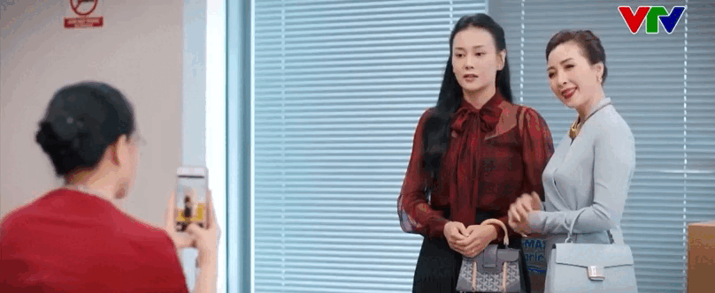 Phương Oanh gác công việc, lui về hậu phương hỗ trợ chồng: Style được khen hết lời- Ảnh 2.