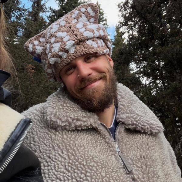 Vợ Justin Bieber đang hôn ai thế này?- Ảnh 4.