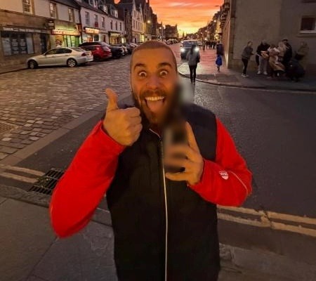 Vợ Justin Bieber đang hôn ai thế này?- Ảnh 10.