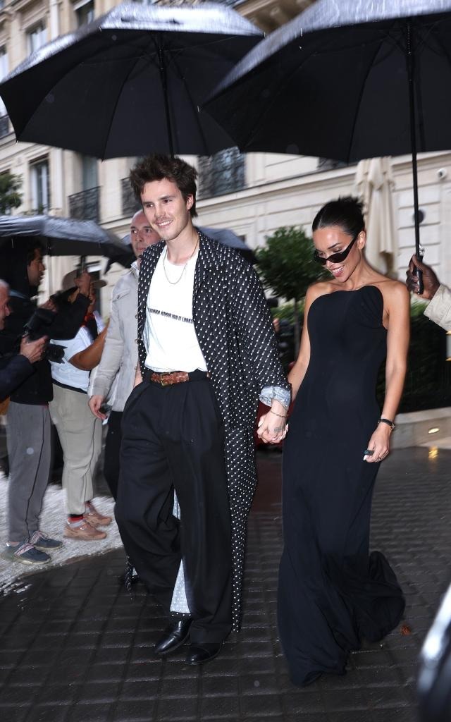 Nhà Beckham kéo nhau đi 