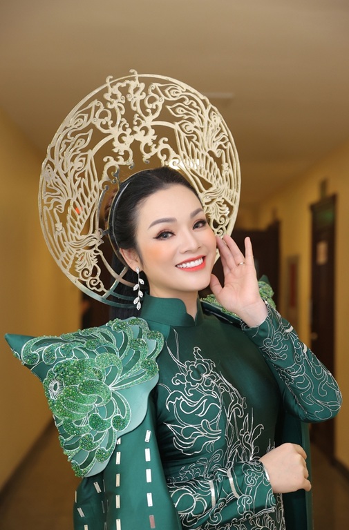 Nữ ca sĩ là lãnh đạo có học vị tiến sĩ, lấy chồng hai là Viện trưởng- Ảnh 2.