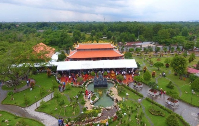 1760431768 210 Vua hai Hoai Linh di ban mia tu 10 tuoi