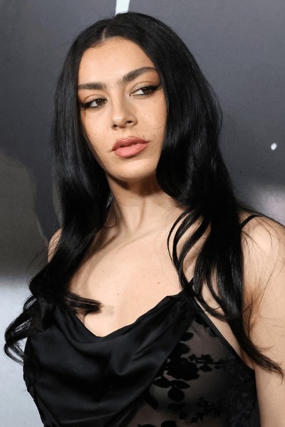 Taylor Swift “trả thù” giúp Rosé (BLACKPINK)!- Ảnh 3.