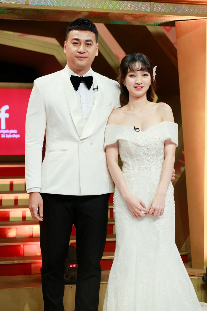 Vừa tốt nghiệp cấp 3 đã cưới gấp, visual U40 khó tin 5 1760433755 267 Vua tot nghiep cap 3 da cuoi gap visual U40