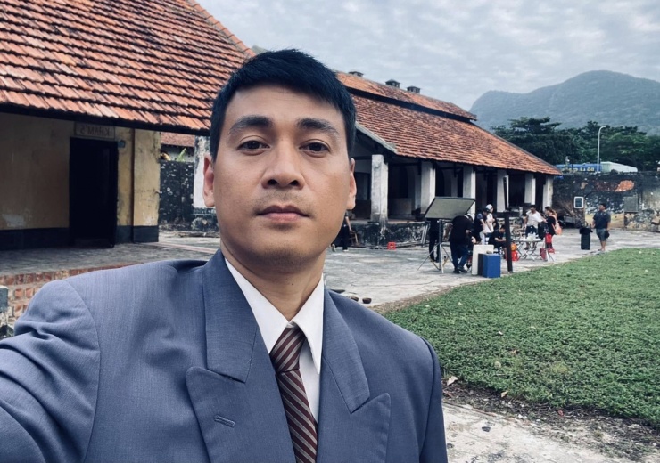 Vừa tốt nghiệp cấp 3 đã cưới gấp, visual U40 khó tin 9 1760433757 278 Vua tot nghiep cap 3 da cuoi gap visual U40