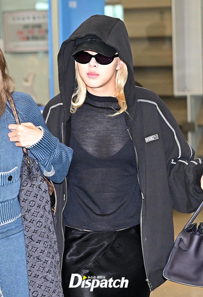 Rosé khoác tay Lisa (BLACKPINK) về nước, thái độ gây chú ý sau ồn ào bị ghẻ lạnh- Ảnh 4.