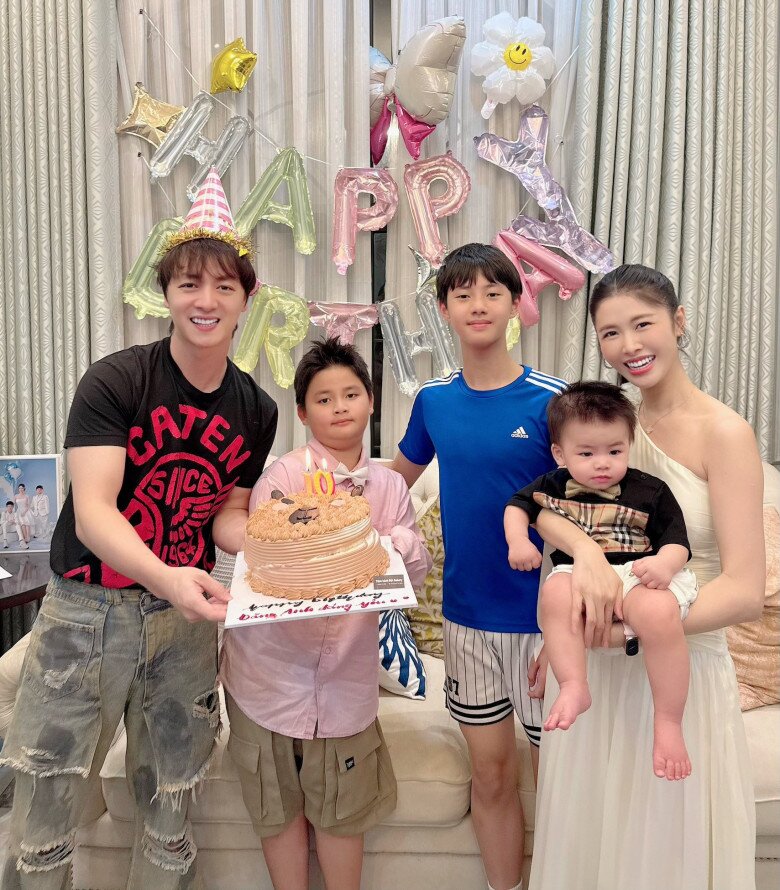 Sao Việt 24h: Nhật Kim Anh khoe ảnh 2 con, ái nữ lai được nhận xét nhìn amp;#34;lớn tuổiamp;#34; hơn anh trai chung nửa huyết thống - 9