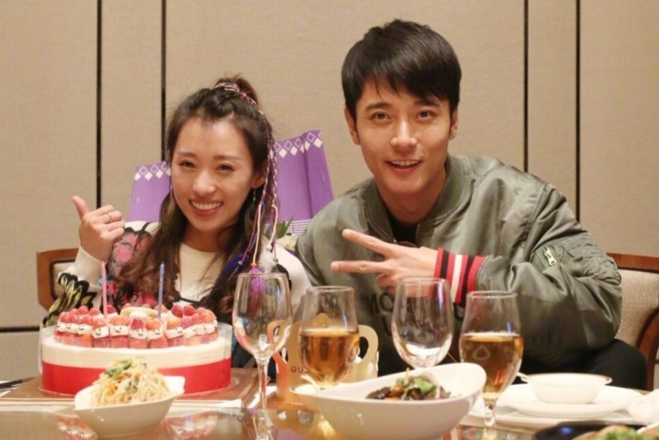 Bắt tại trận "chồng trẻ" của mỹ nhân showbiz vào nhà nghỉ với trợ lý - Ảnh 6.