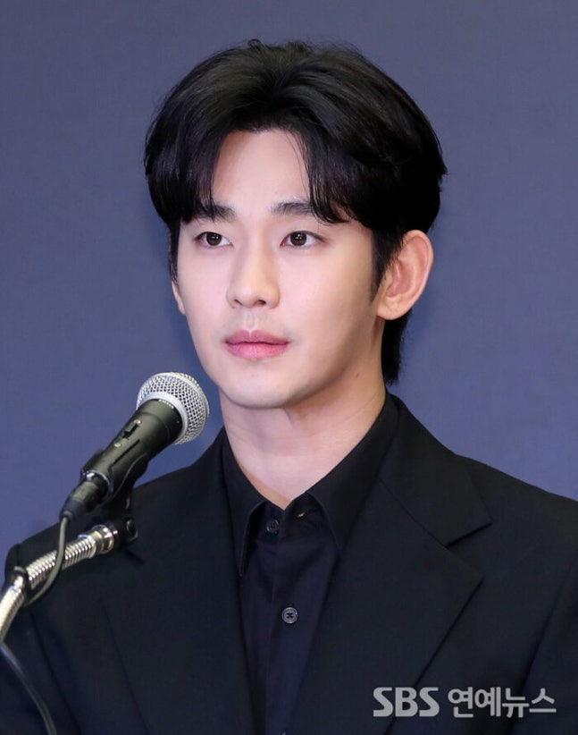Kim Soo Hyun viết 150 lá thư cho bạn gái nhưng không phải Kim Sae Ron, khán giả phẫn nộ: 