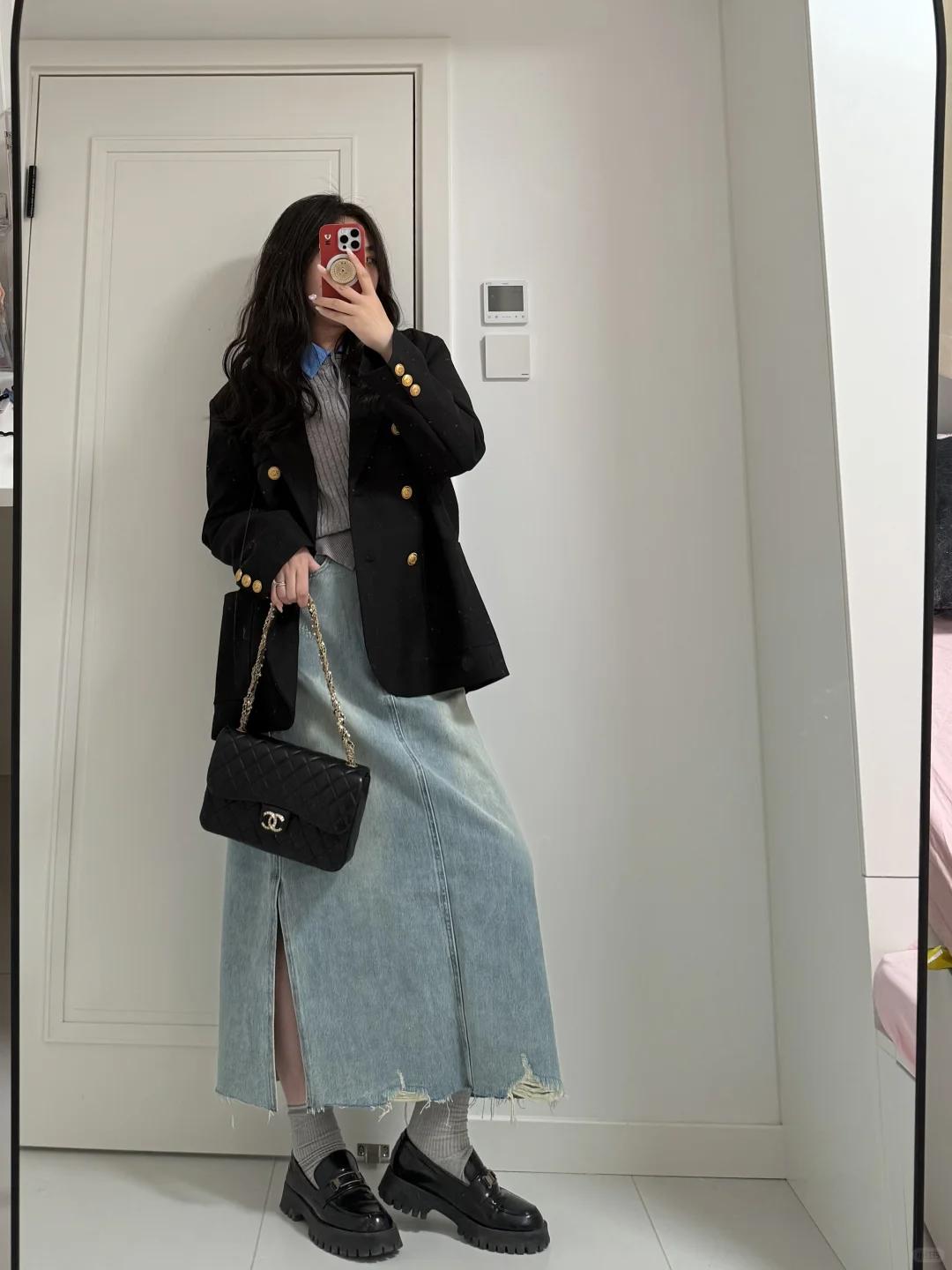 Chiếc váy “hack tuổi” hot nhất 2025, giúp nàng U30–U40 mặc là trẻ, càng mix càng sang - Ảnh 2.