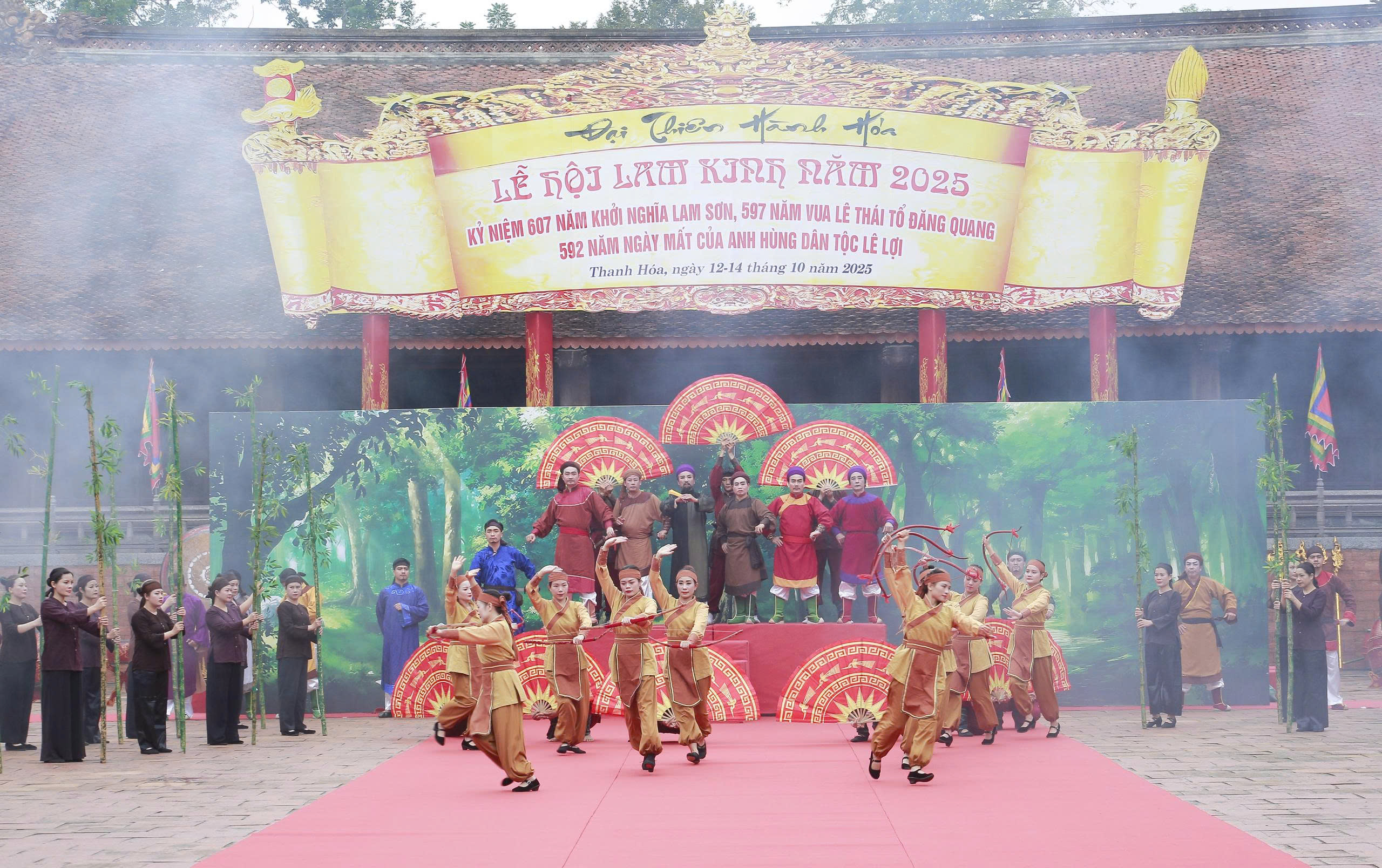 Bí thư Thanh Hóa đánh trống khai hội Lễ hội Lam Kinh 2025 - Ảnh 5.