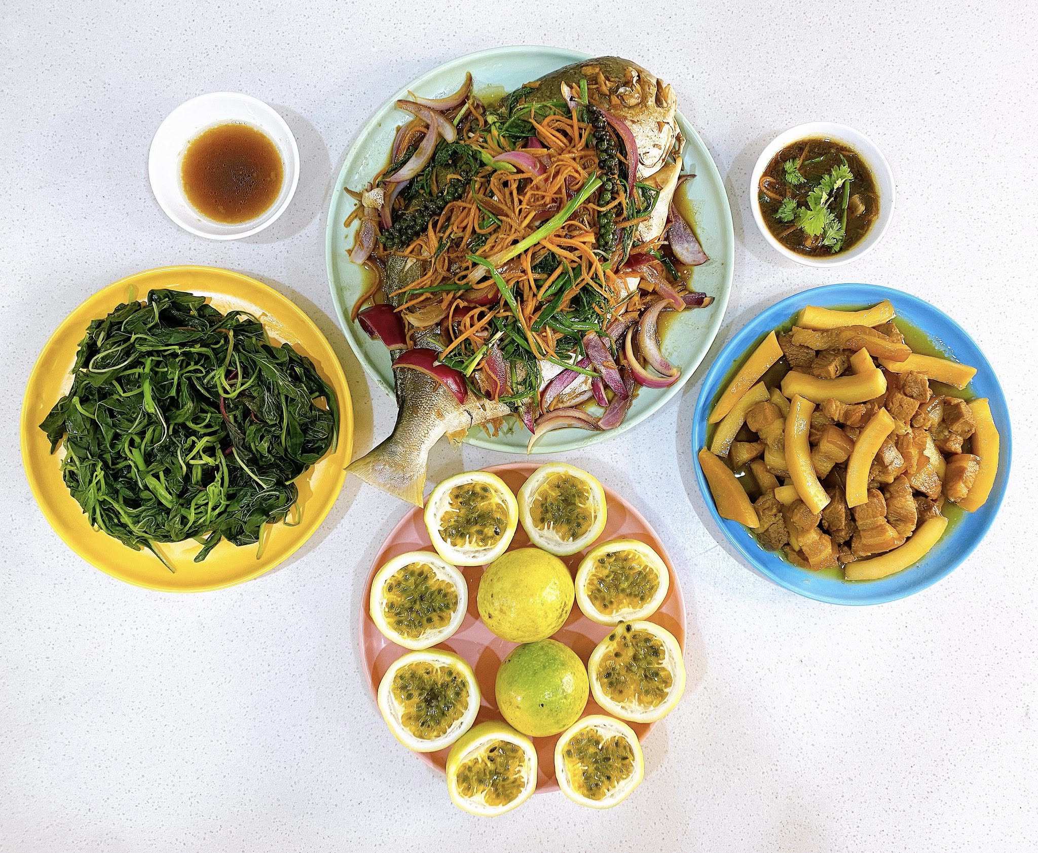 Cá chim sốt xì dầu - Ba chỉ kho dừa - Rau dền luộc - Chanh leo ngọt