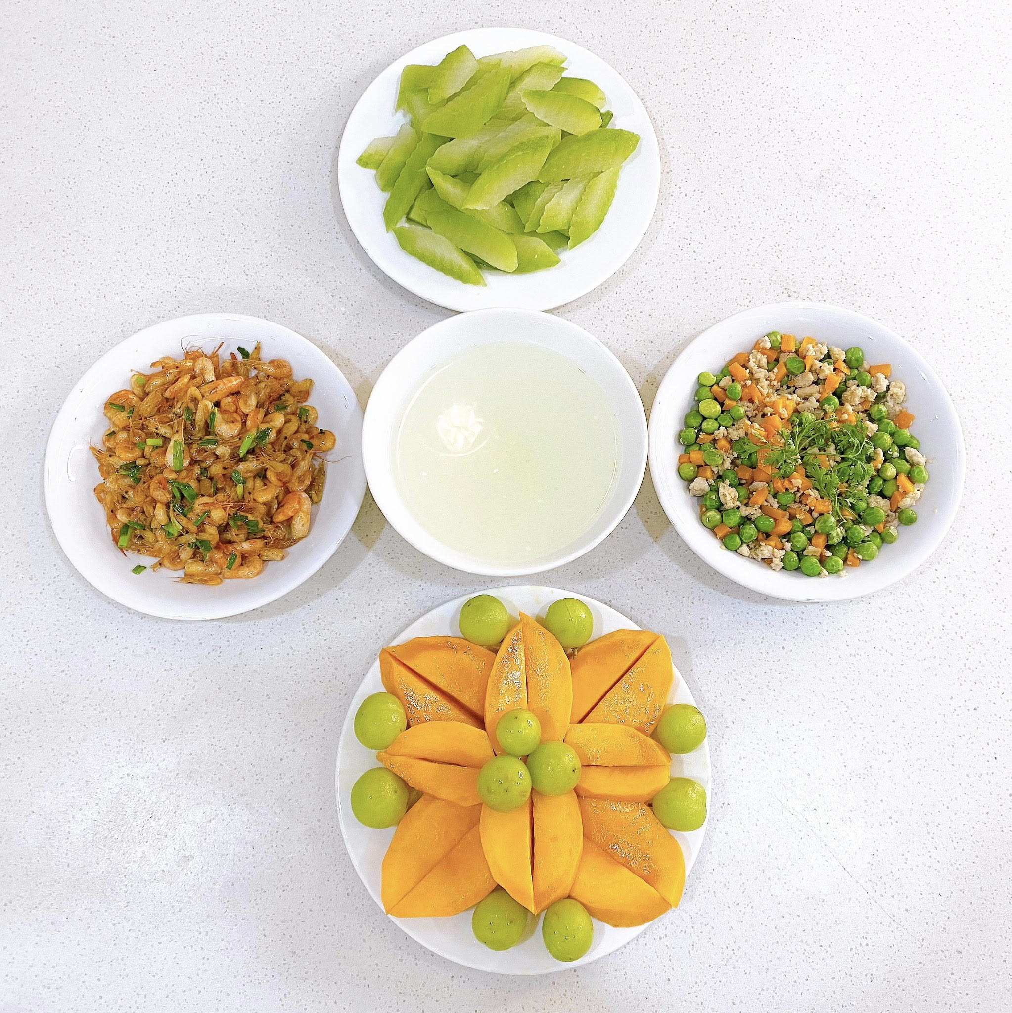 Đậu hà lan xào cà rốt, thịt bằm - Tép rang - Bí xanh luộc - Xoài, nho