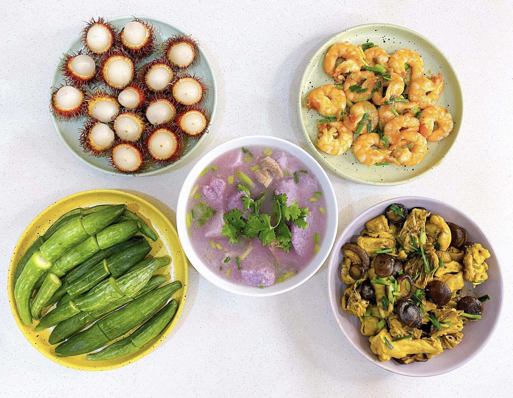 Canh khoai mỡ sườn non - Gà xào nấm hương - Tôm rang - Lặc lè luộc - Chôm chôm