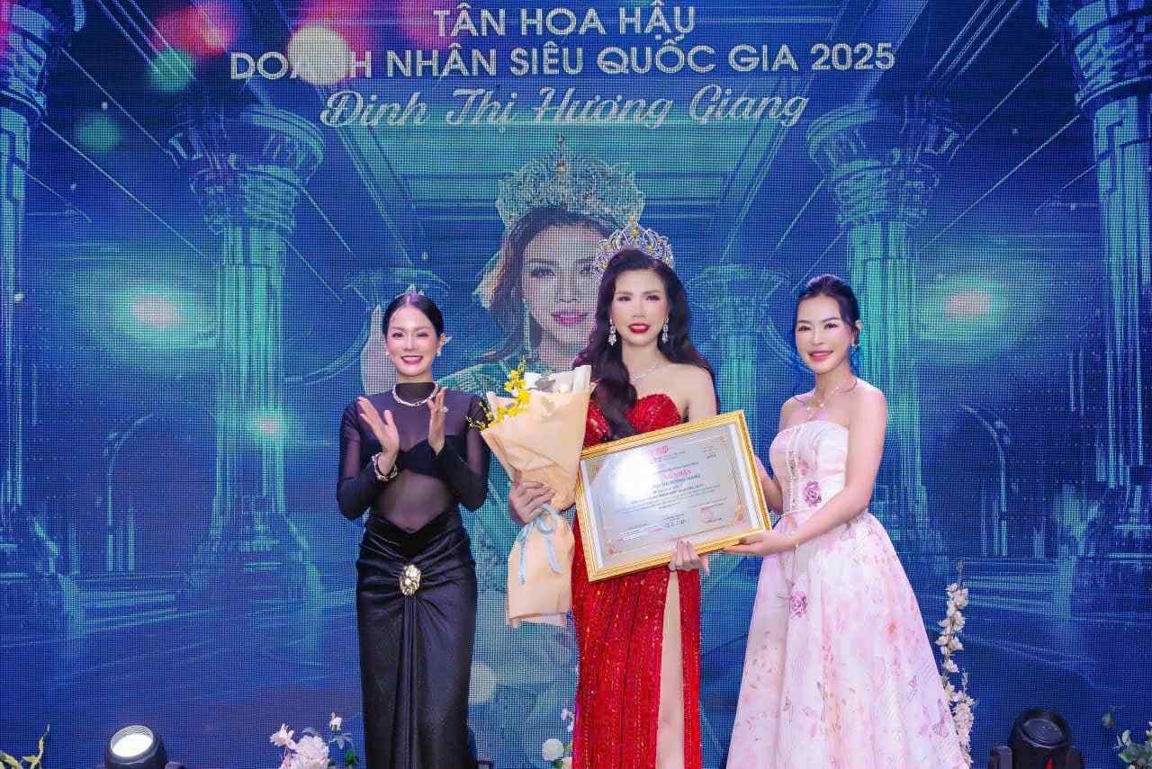 hoa-hau-dinh-thi-huong-giang-5-1750817687.jpg