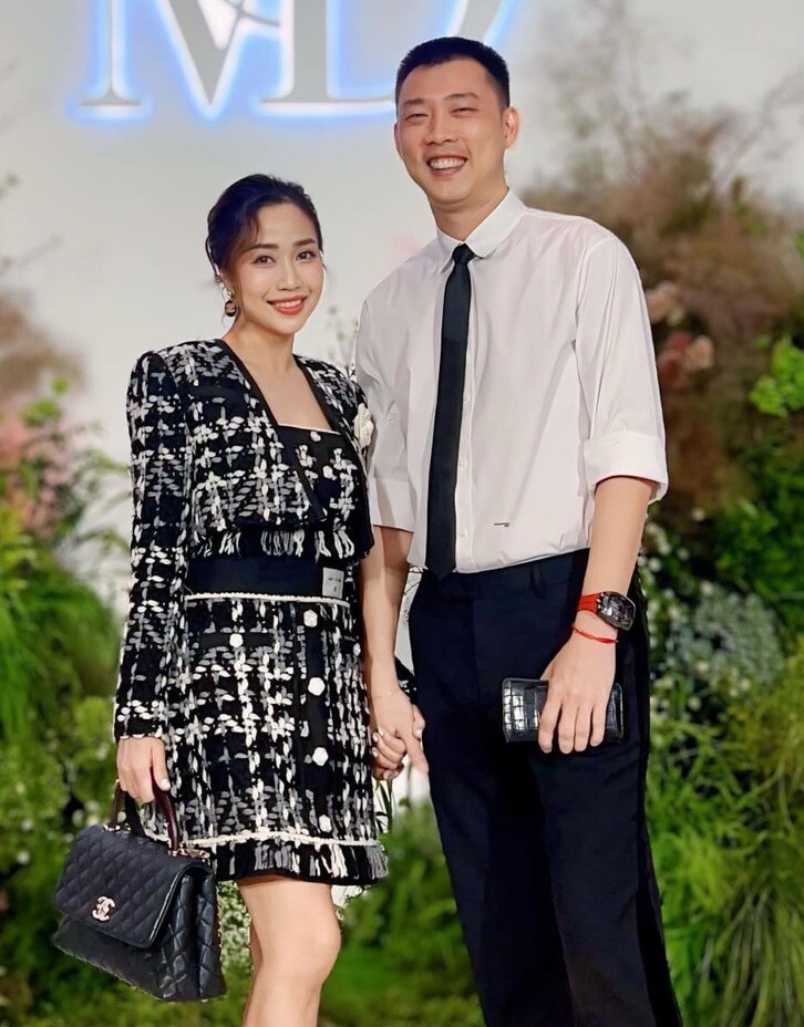 Trải qua nhiều sóng gió, cặp đôi vẫn luôn đồng hành cùng nhau.