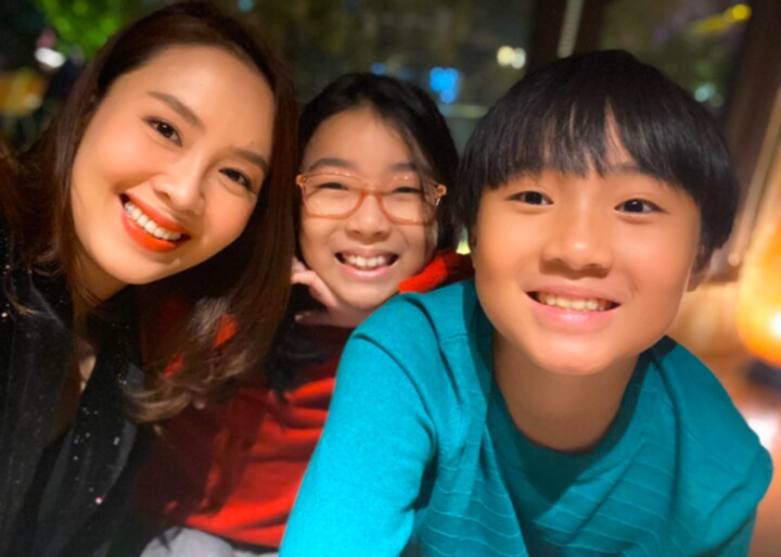 2 con của Hồng Diễm thừa hưởng nhiều nét đẹp từ mẹ.