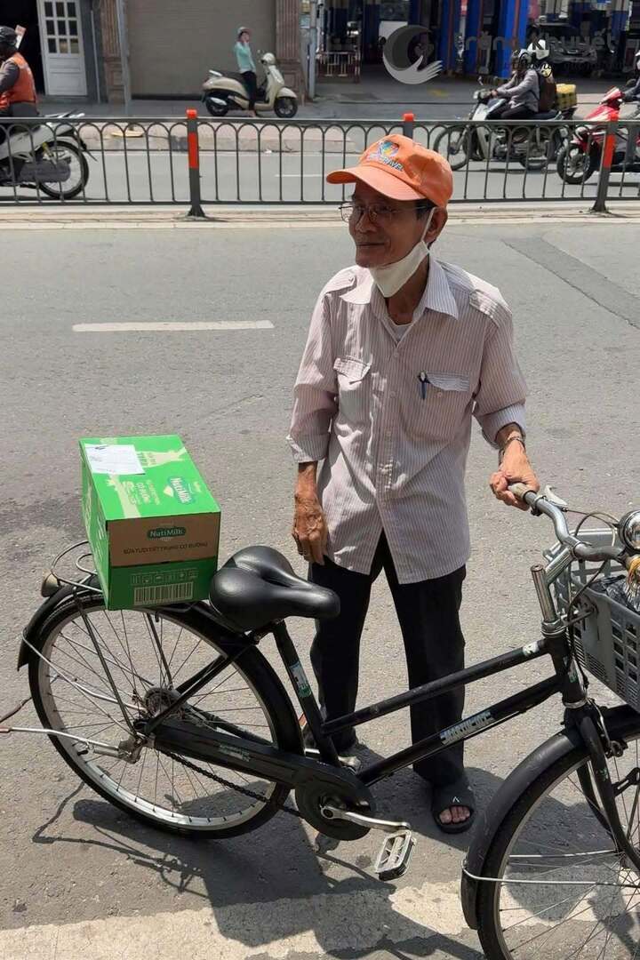 1760500587 972 Nhung cau chuyen am ap Giua lu lut mien Bac