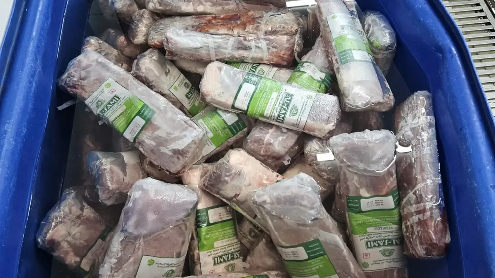 Lợi dụng tâm lý ưa chuộng thịt bò có vân mỡ cao cấp, đặc biệt là loại Wagyu kiểu Nhật, các đối tượng đã móc nối sản xuất hàng giả. Ảnh: CAHN thit bo gia.png