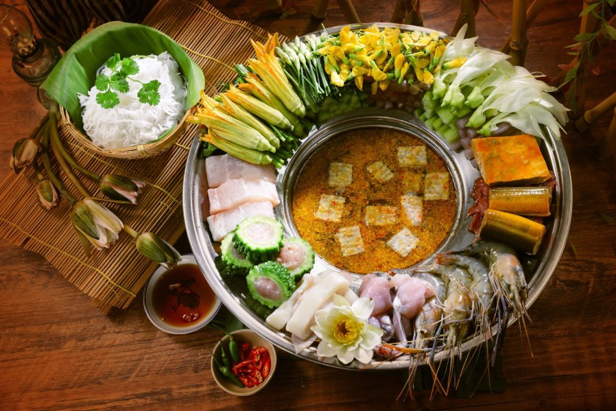 Món bán đầy vỉa hè Việt lên đài Hàn Quốc, một suất 3-4 người ăn, du khách nhận xét: 