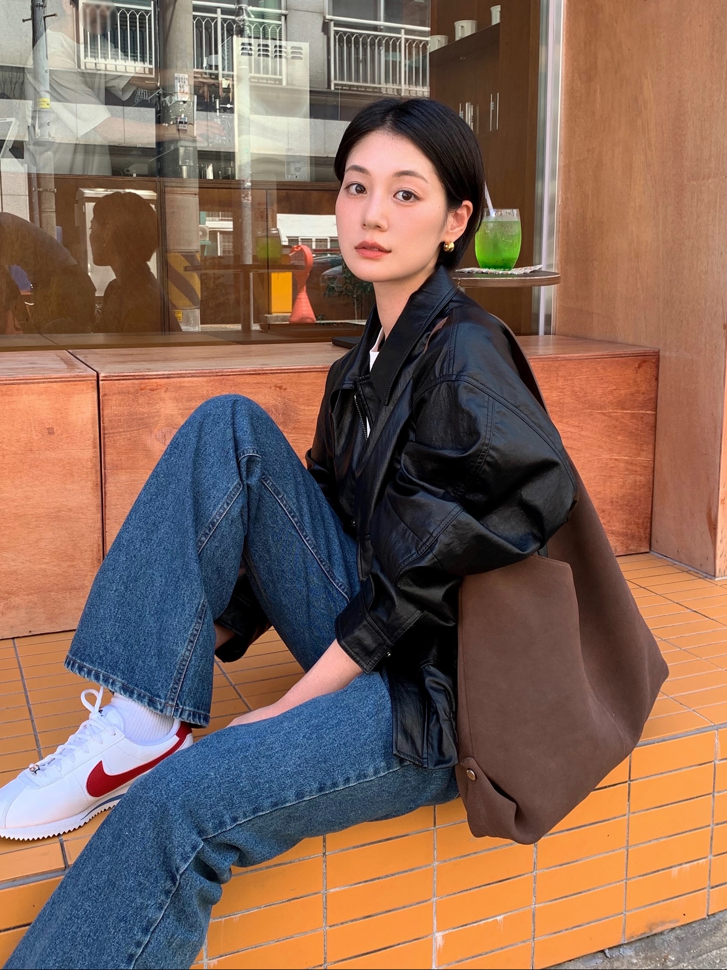 Sức mạnh của phối đồ: Biến quần jeans đơn giản trở nên sang xịn mịn hơn gấp bội với 10 công thức - Ảnh 3.