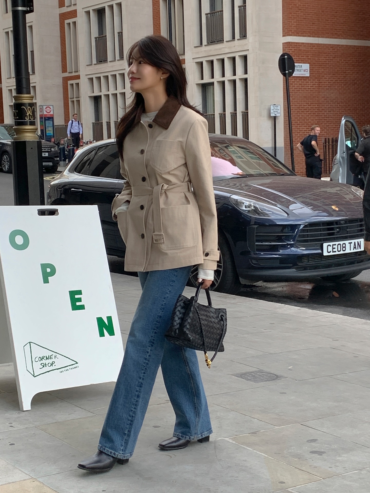 Sức mạnh của phối đồ: Biến quần jeans đơn giản trở nên sang xịn mịn hơn gấp bội với 10 công thức - Ảnh 4.