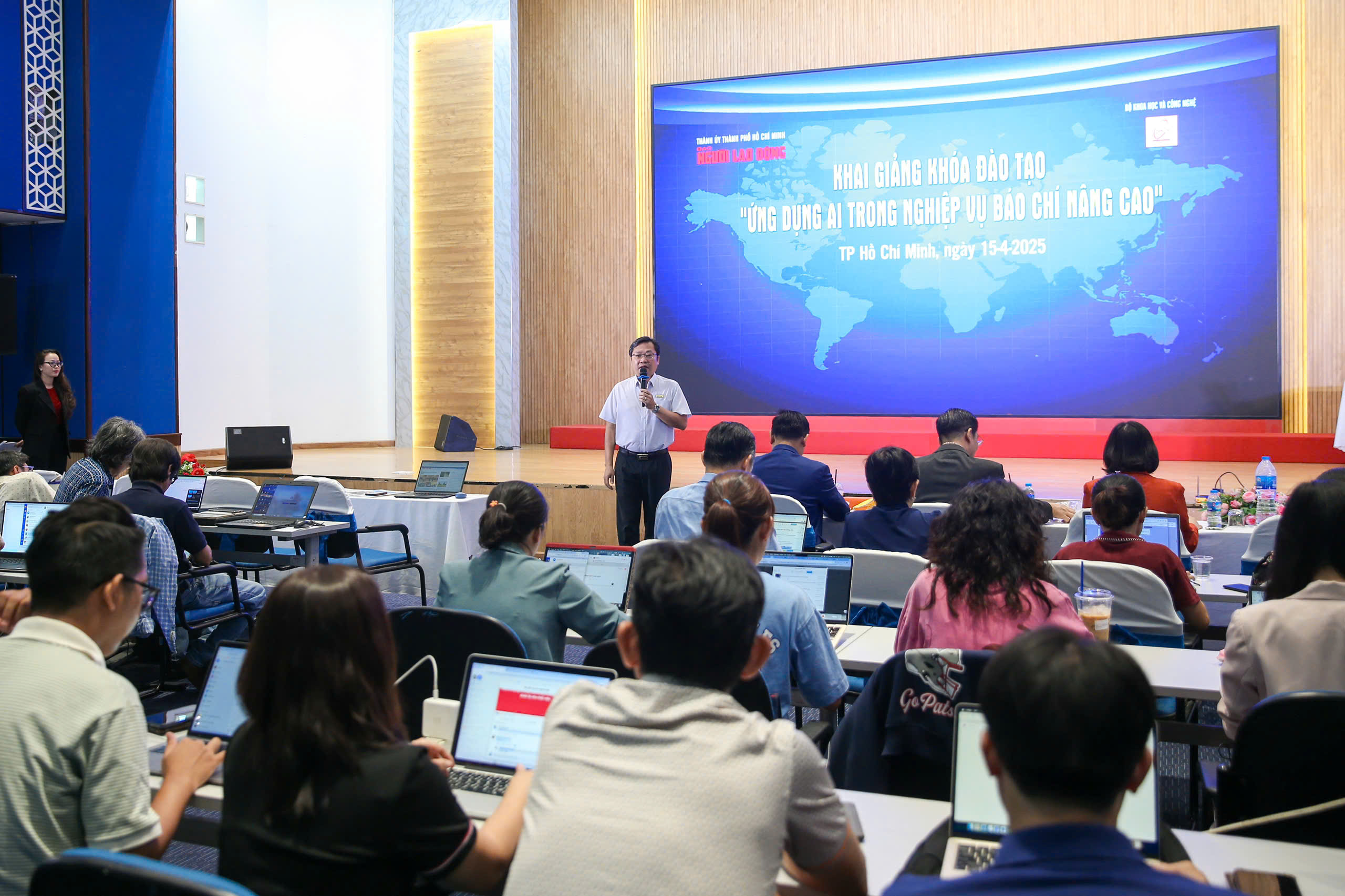 Báo Người Lao Động tiếp tục đào tạo AI nâng cao cho phóng viên, biên tập viên- Ảnh 3.