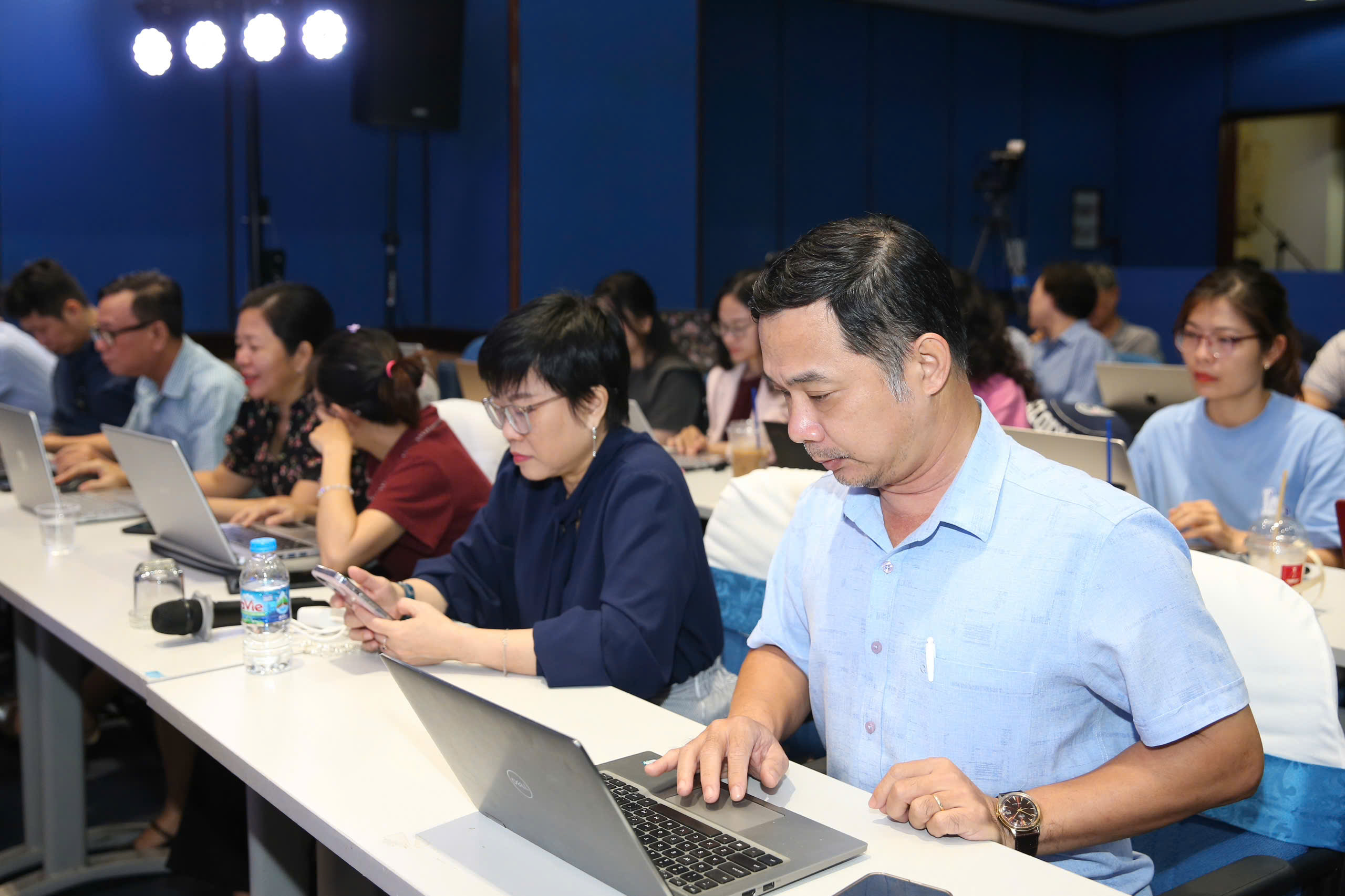 Báo Người Lao Động tiếp tục đào tạo AI nâng cao cho phóng viên, biên tập viên- Ảnh 4.