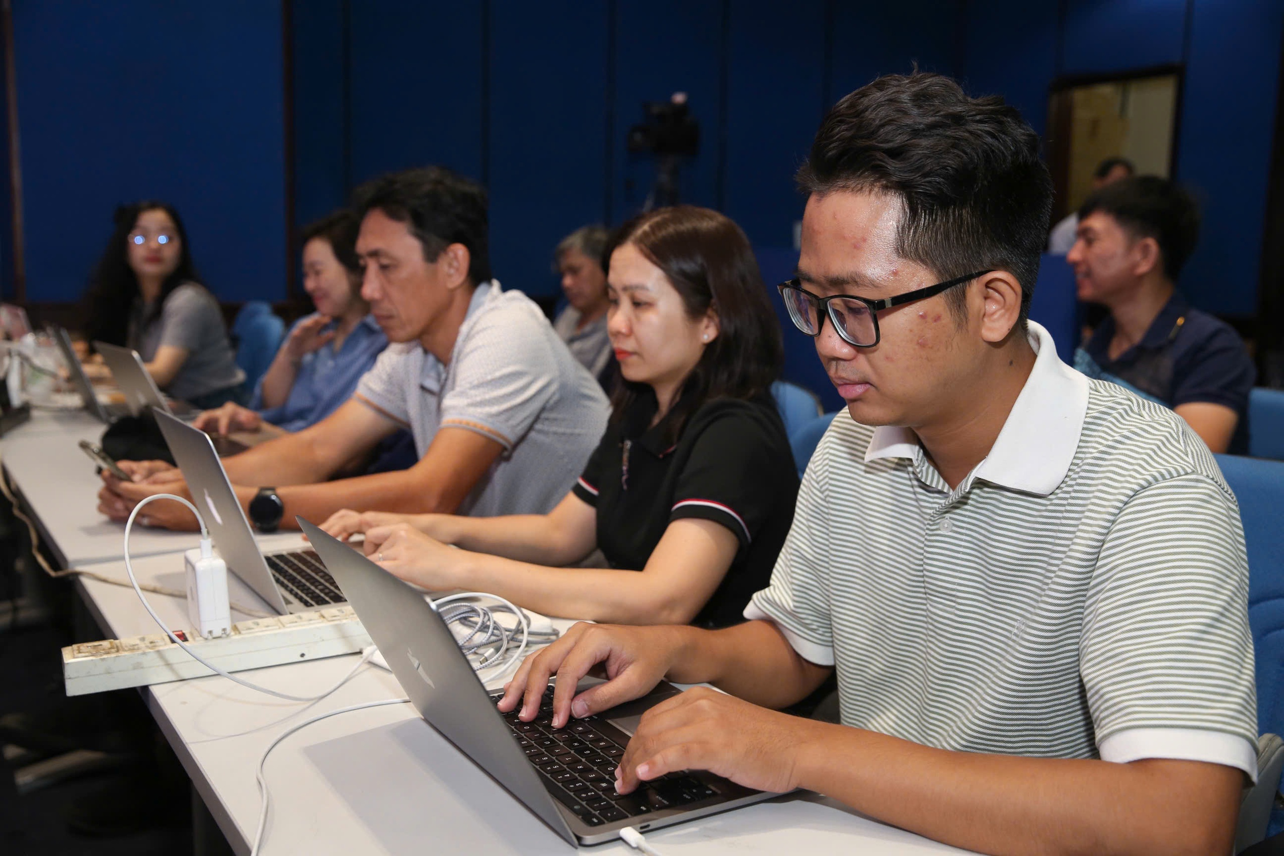 Báo Người Lao Động tiếp tục đào tạo AI nâng cao cho phóng viên, biên tập viên- Ảnh 8.