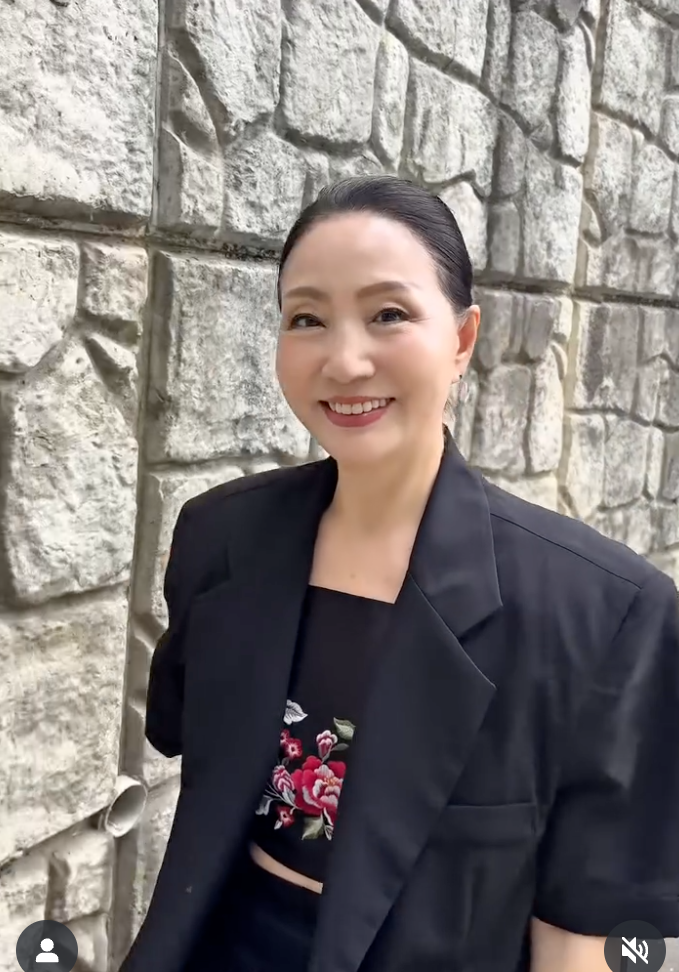 1760544521 918 Ba ngoai xu Han 70 tuoi van so huu lan