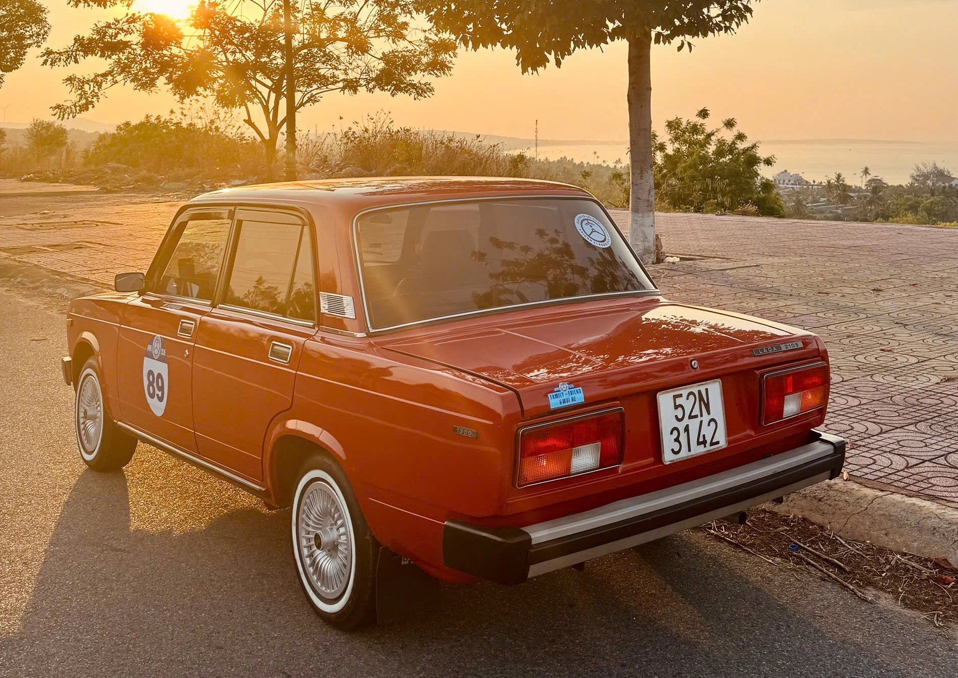 'Hàng hiếm' Lada 2105 từ thời Liên Xô được chủ gìn giữ hơn 35 năm - Ảnh 2.