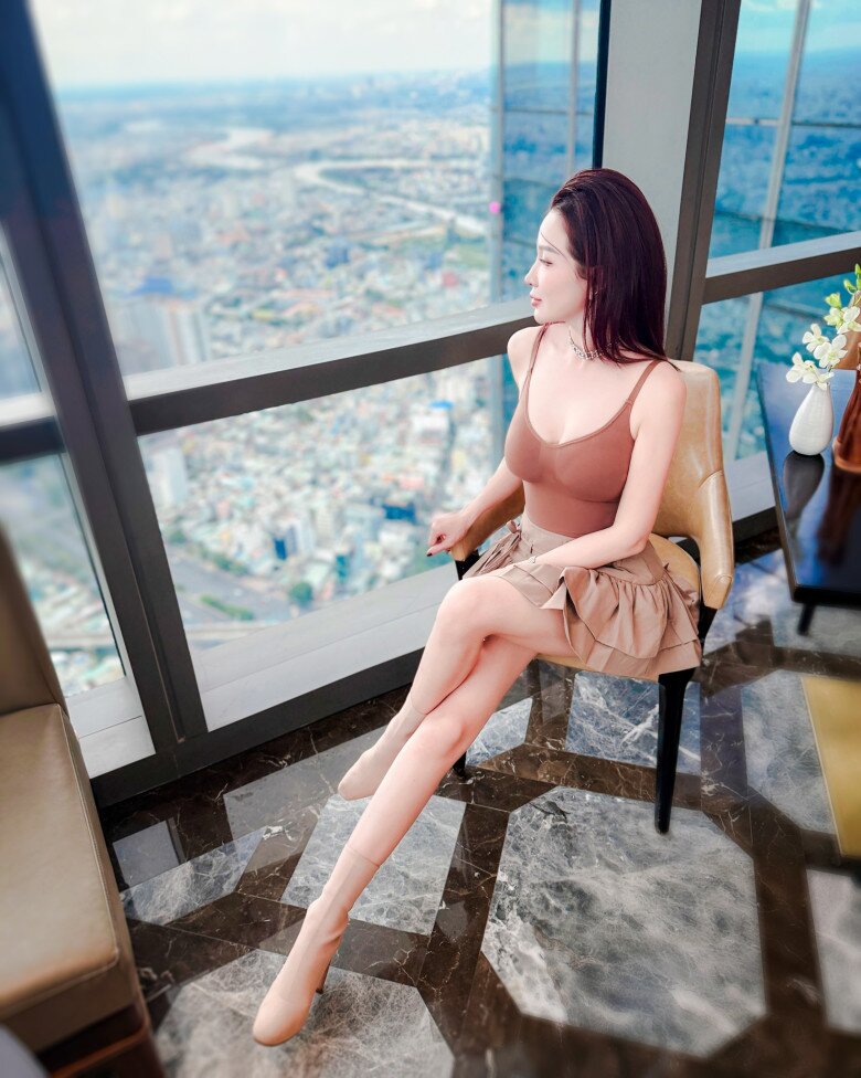 Nam ca sĩ Việt sống như "vua" trong biệt thự vốn là khách sạn, nhìn vợ đau đẻ mà bỏ nhậu và đàn đúm 4 Người vợ xinh đẹp, đảm đang của giọng ca Gọi đò.