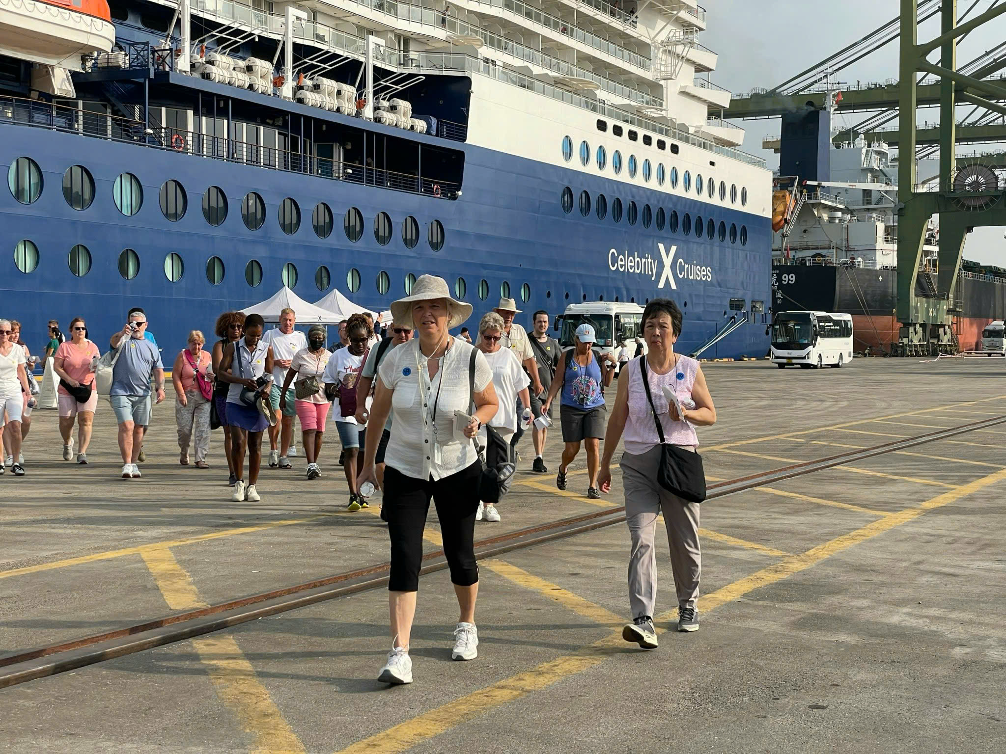 Doanh nghiệp ngồi trên lửa khi cảng TP HCM ngưng đón khách tàu biển - Ảnh 3. Doanh nghiệp ngồi trên lửa khi cảng TP HCM ngưng đón khách tàu biển - Ảnh 3.