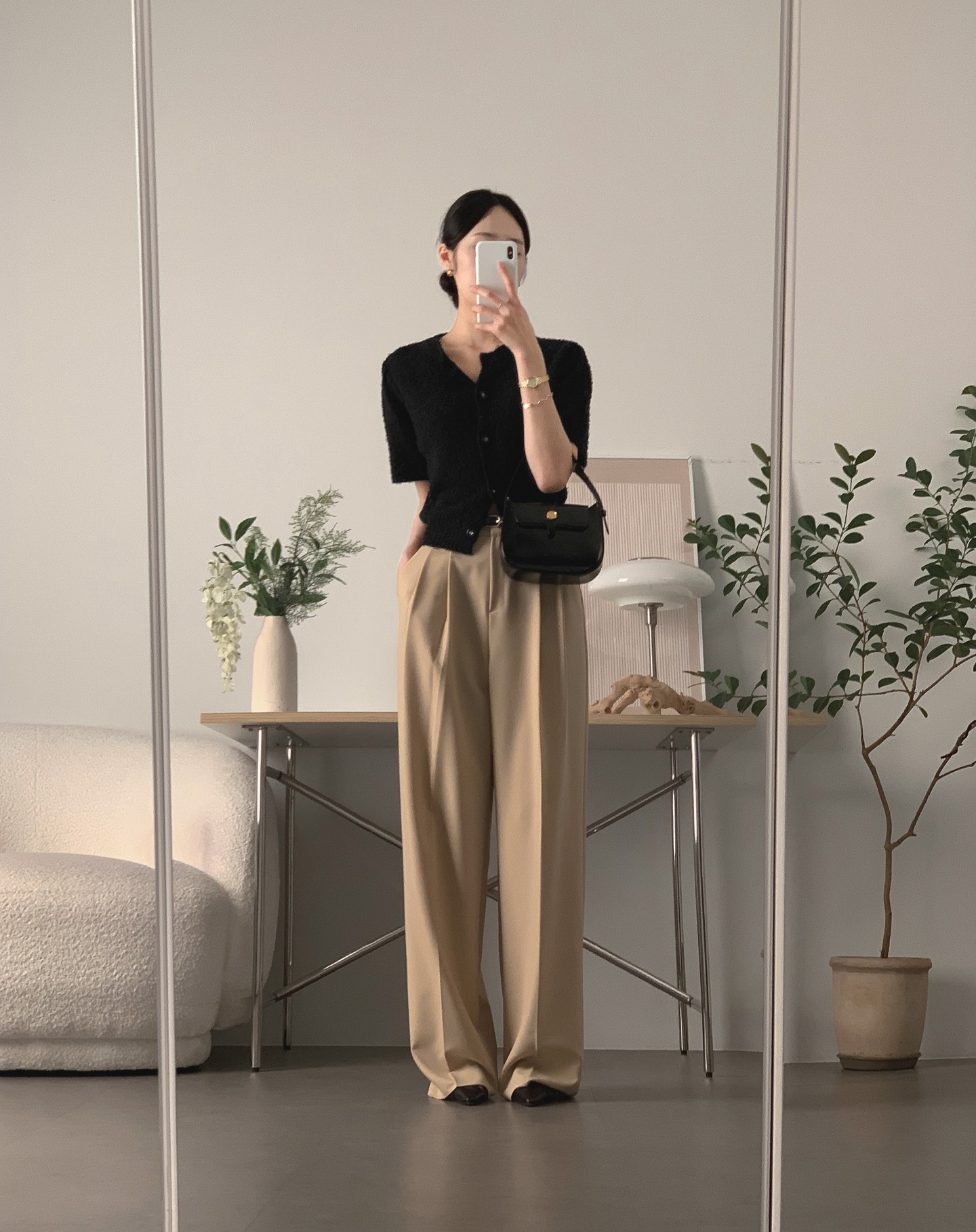 10 cách mặc quần màu be - item đang hot hơn cả quần trắng, ai thích style tối giản càng nên ghim - Ảnh 7.