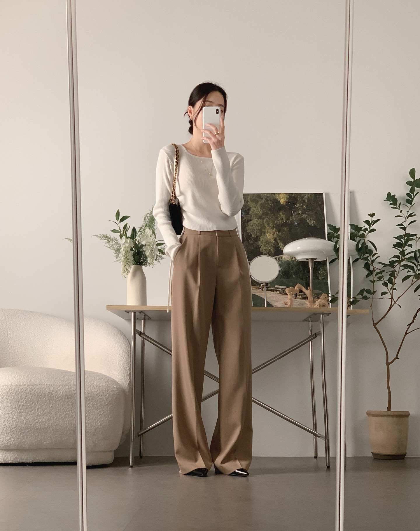 10 cách mặc quần màu be - item đang hot hơn cả quần trắng, ai thích style tối giản càng nên ghim - Ảnh 9.