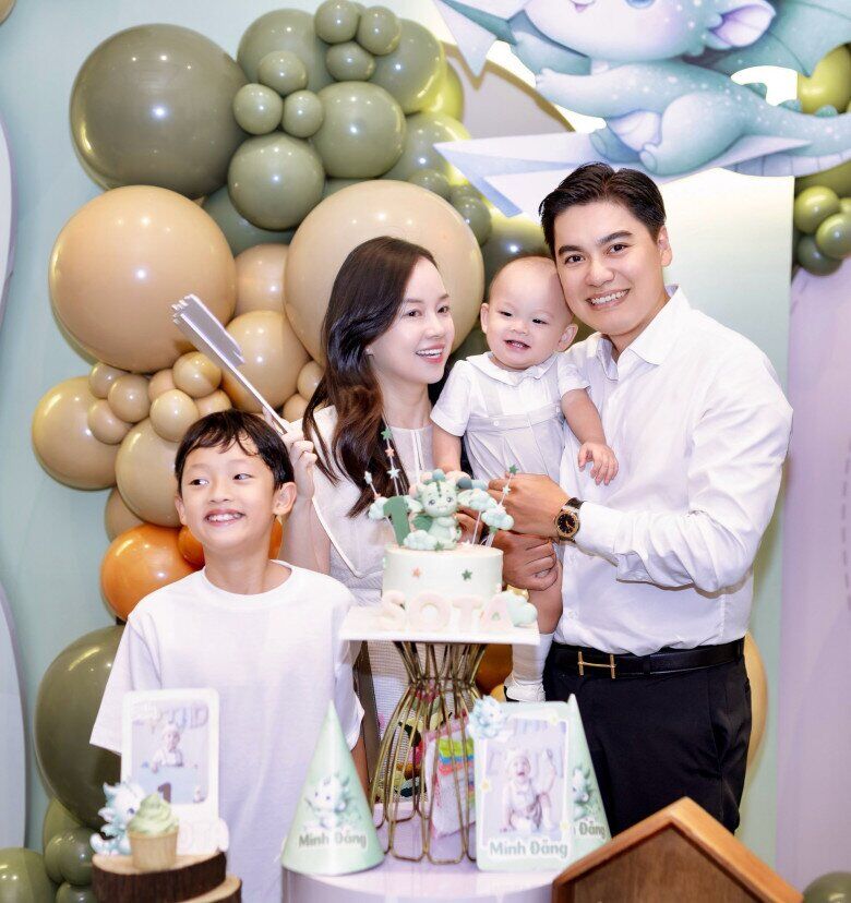 Kỳ Hân xin lỗi Ly Kute sau vụ vạ miệng với Mạc Hồng Quân: "Tôi có men say và khó kiểm soát hành động" 6 Ly Kute cũng có hạnh phúc mới bên chồng làm trong ngành công an.