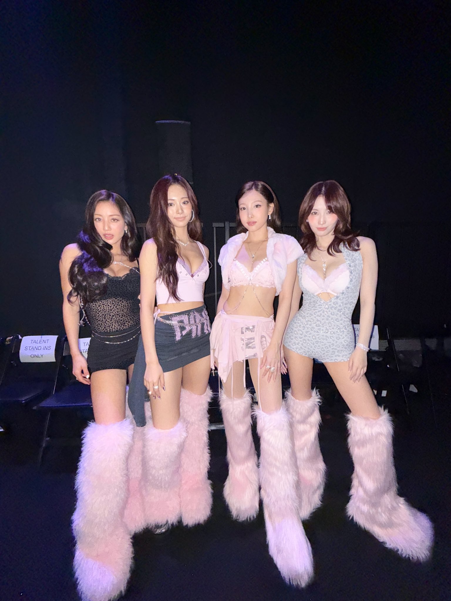 Mỹ nhân đẹp nhất thế giới xin lỗi vì liên tục hát run, vỡ giọng gây tranh cãi- Ảnh 6. Mỹ nhân đẹp nhất thế giới xin lỗi vì liên tục hát run, vỡ giọng gây tranh cãi- Ảnh 6.