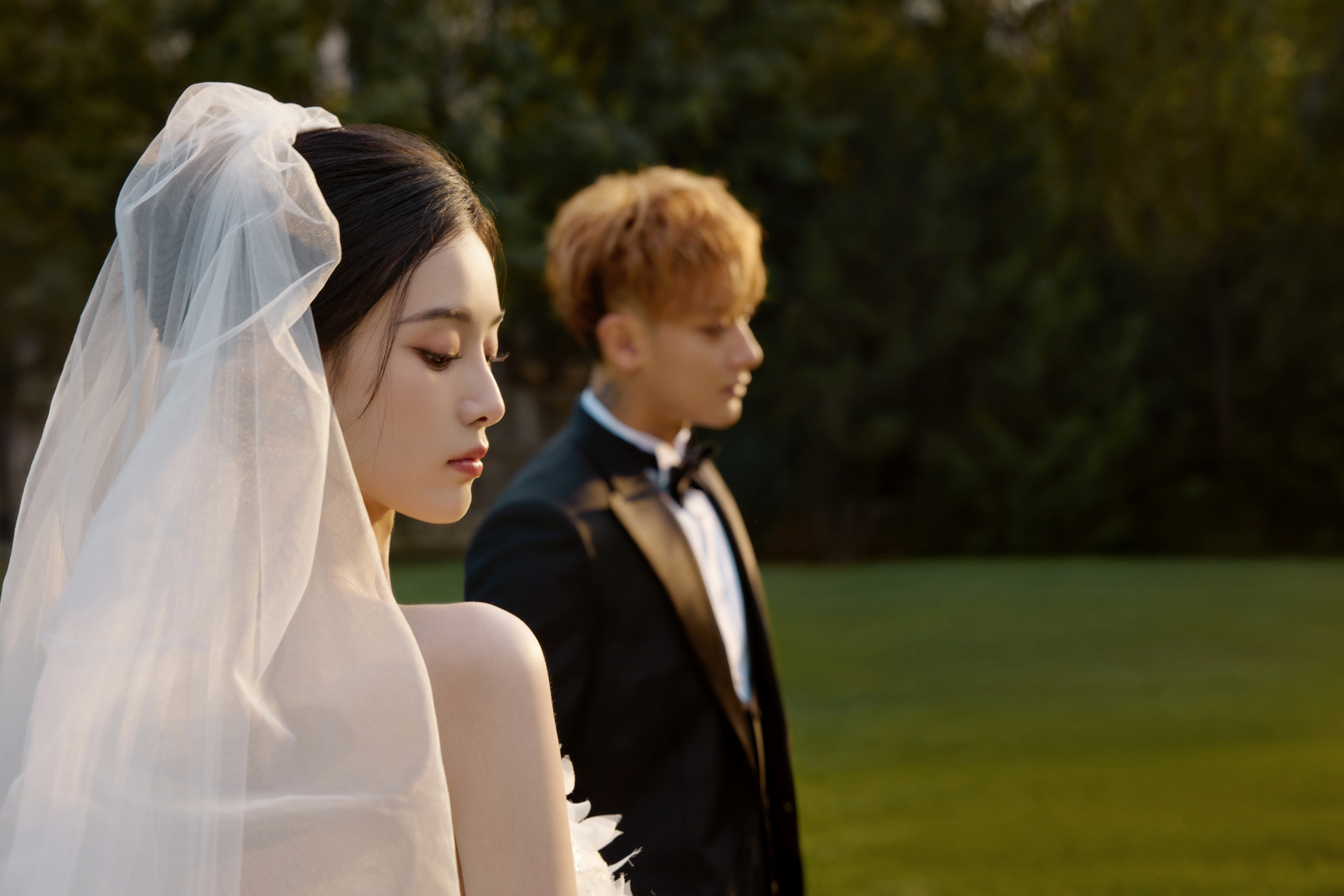 Chủ tịch và nàng thơ hot nhất showbiz đã chính thức công khai ảnh cưới, "đám cưới thế kỷ" sắp diễn ra - Ảnh 2. Chủ tịch và nàng thơ hot nhất showbiz đã chính thức công khai ảnh cưới, "đám cưới thế kỷ" sắp diễn ra - Ảnh 2.